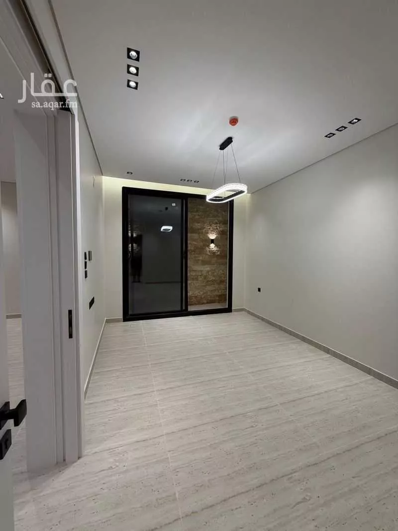 عمارة للبيع في شارع عبدالله بن دخيل, حي عكاظ, مدينة الرياض, منطقة الرياض 1 صورة