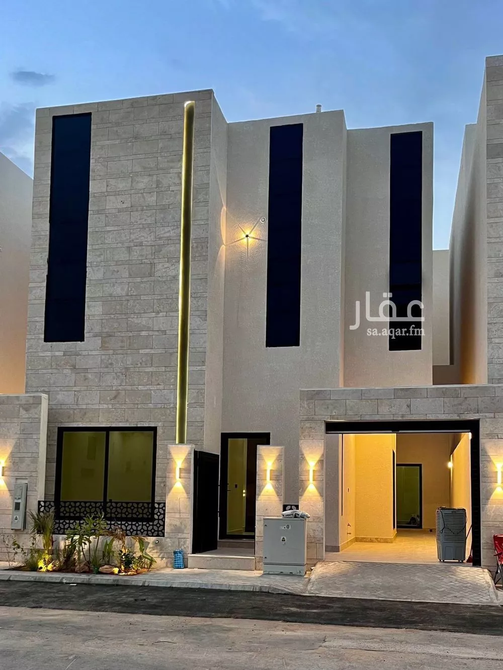 فيلا للبيع في شارع عبدالقادر بن عبدالوارث, حي المهدية, مدينة الرياض, منطقة الرياض 1 صورة