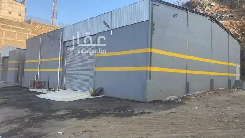 مستودع للإيجار في حي المحالة ، أبها ، منطقة عسير 1 صورة