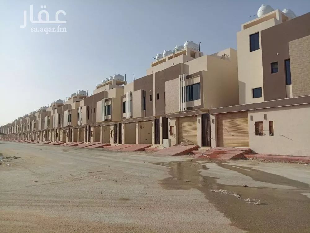 دور للبيع في شارع حرملة بن المنذر الكندي, حي بدر, مدينة الرياض, منطقة الرياض 1 صورة