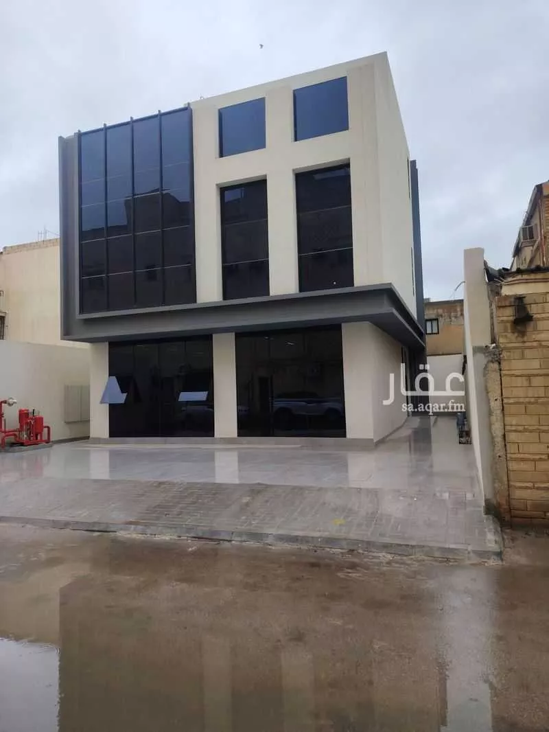 فيلا للبيع في شارع سنان بن عمرو, حي الضباط, مدينة الرياض, منطقة الرياض 1 صورة