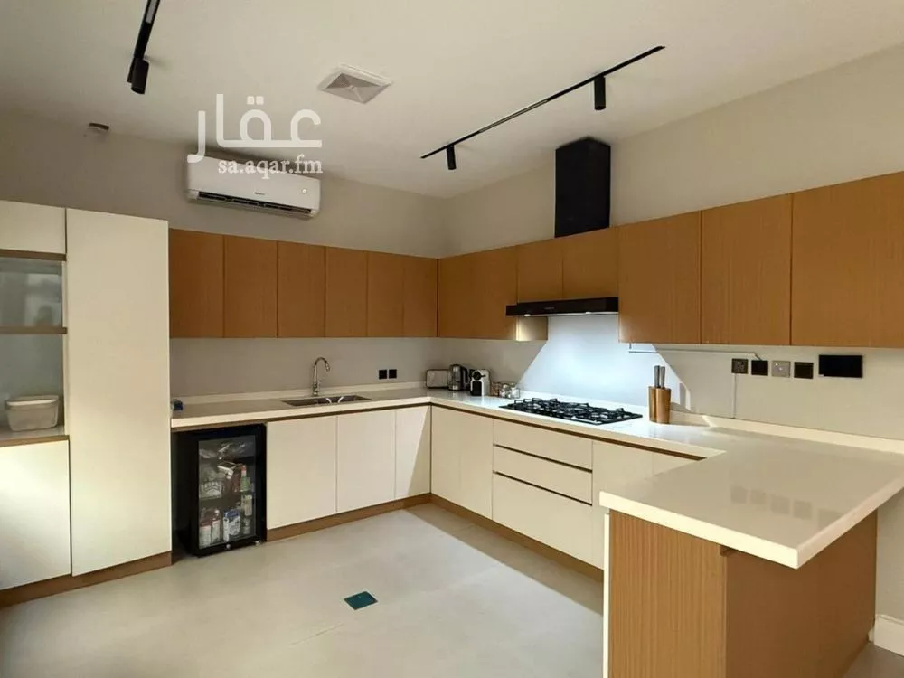 فيلا للإيجار في شارع يوسف السيرافي, حي العارض, مدينة الرياض, منطقة الرياض 1 صورة