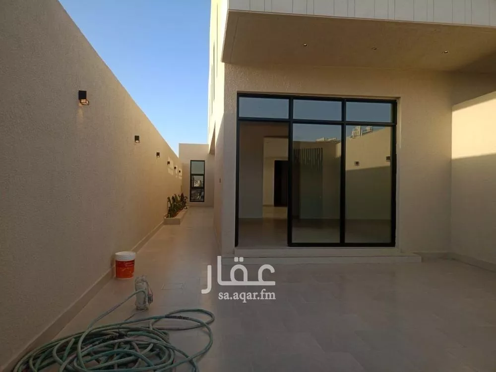 دور للبيع في شارع القاضي الفراء, حي البيان, مدينة الرياض, منطقة الرياض 1 صورة