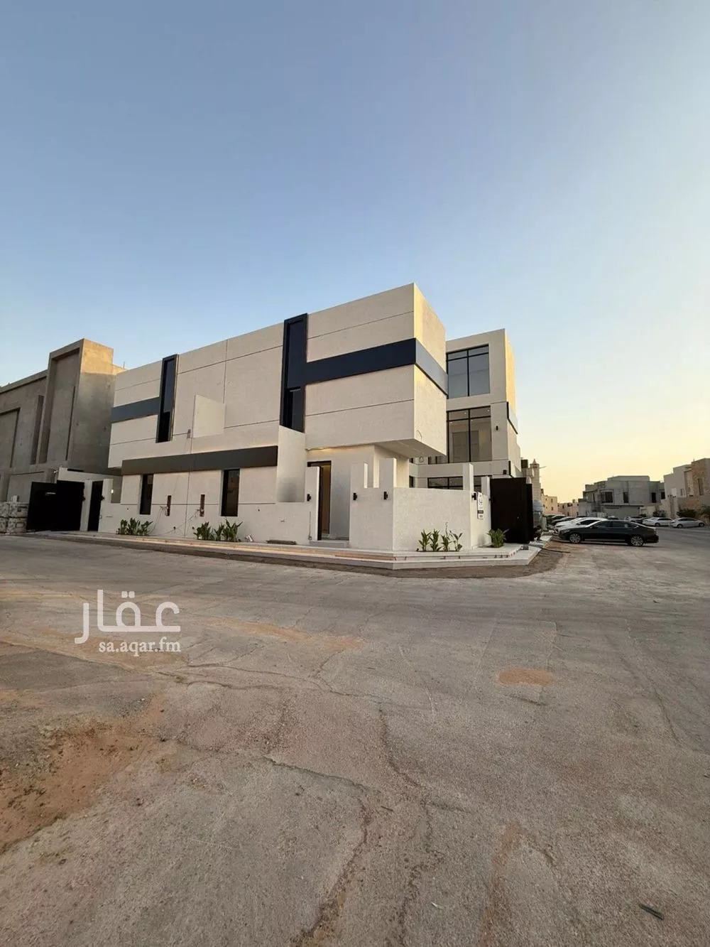 فيلا للبيع في شارع أحمد مفتي المكي الحنفي, حي المهدية, مدينة الرياض, منطقة الرياض 1 صورة