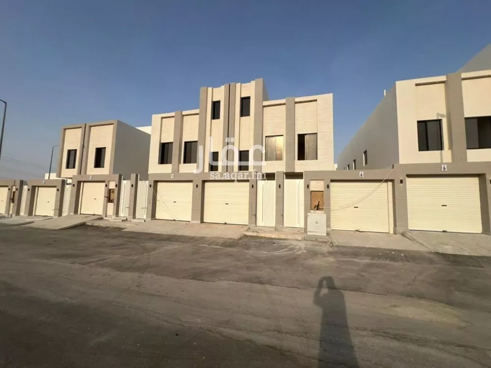دور للبيع في شارع نصر الزواوي, حي عكاظ, مدينة الرياض, منطقة الرياض 1 صورة