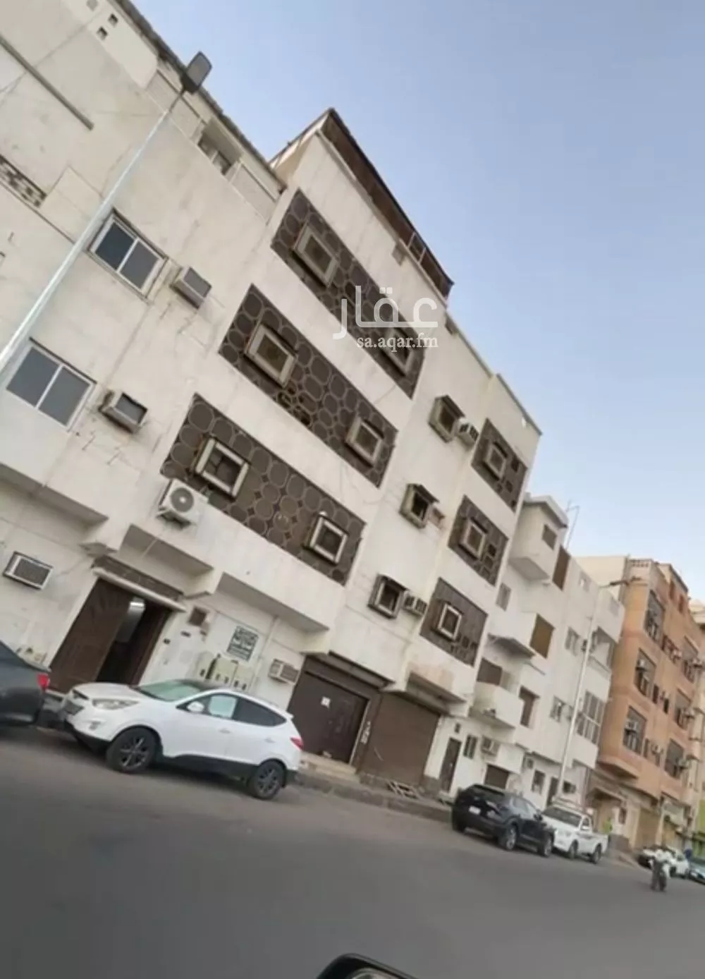 عمارة للبيع في شارع ابراهيم بن سعد بن ابى وقاص, حي الجمعة, مدينة المدينه المنوره, منطقة المدينة المنورة 1 صورة