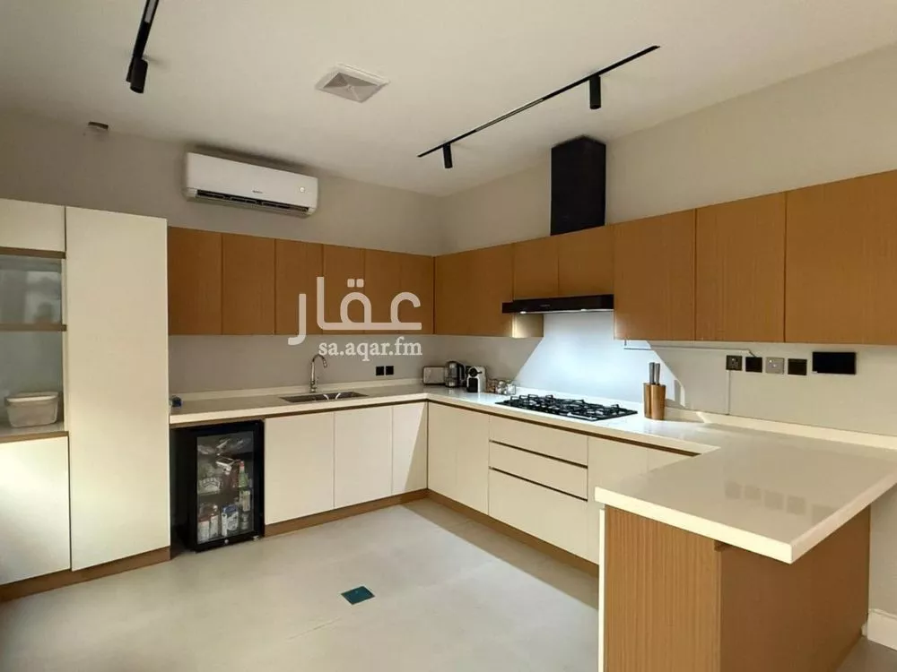 فيلا للإيجار في شارع عبدالله بوقري, حي العارض, مدينة الرياض, منطقة الرياض 1 صورة