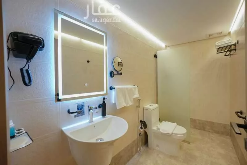شقة مفروشة للحجز في شارع القاسم بن الحكم العرني ، حي العريض ، المدينة المنورة ، منطقة المدينة المنورة 1 صورة