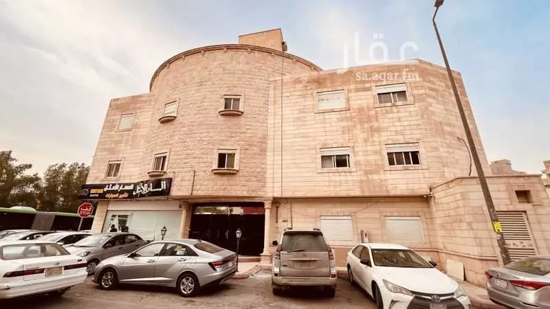 عمارة للإيجار في شارع الامير فهد بن ابراهيم ال سعود, حي الضباط, مدينة الرياض, منطقة الرياض 1 صورة