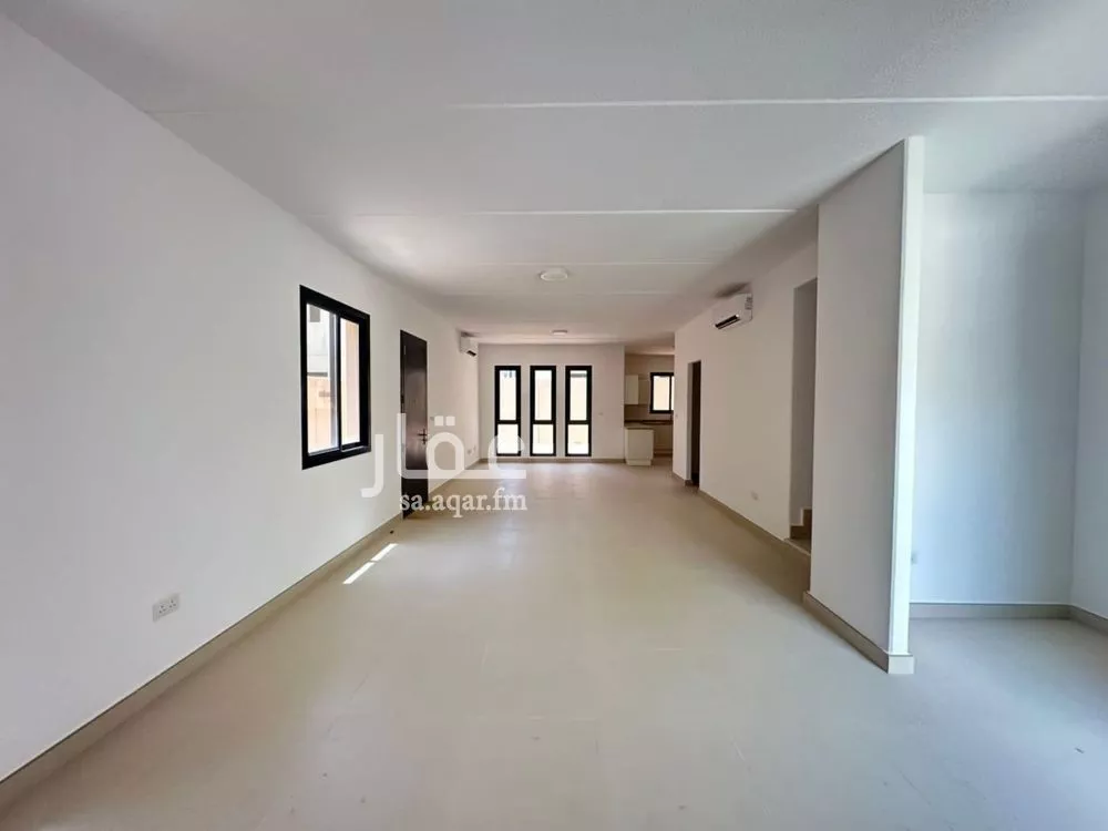 فيلا للإيجار في شارع رقم 1018, حي سدرة, مدينة الرياض, منطقة الرياض 1 صورة