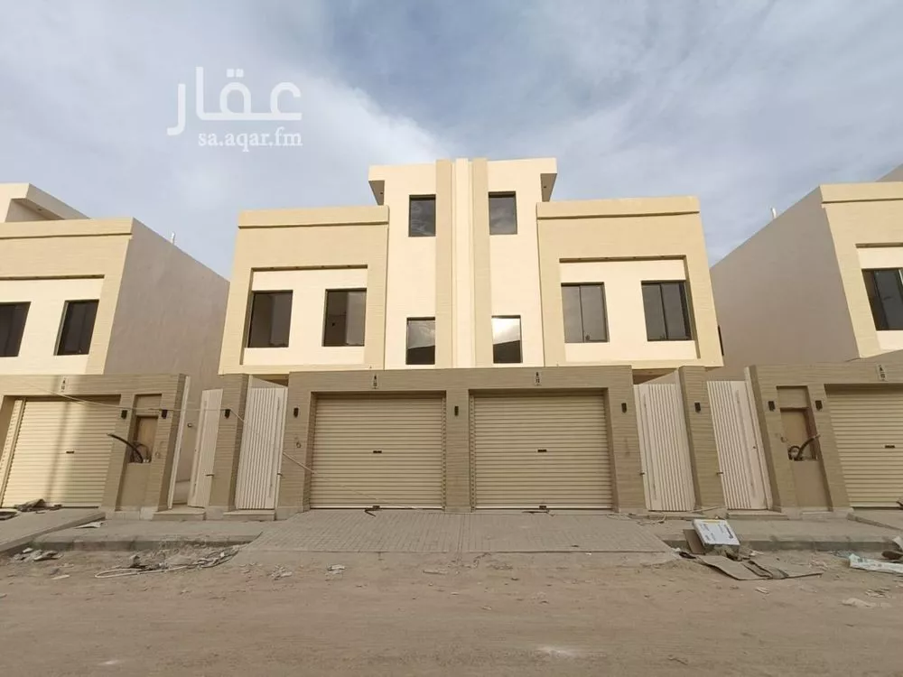 دور للبيع في شارع علي بن الحسن الخزرجي, حي عكاظ, مدينة الرياض, منطقة الرياض 1 صورة