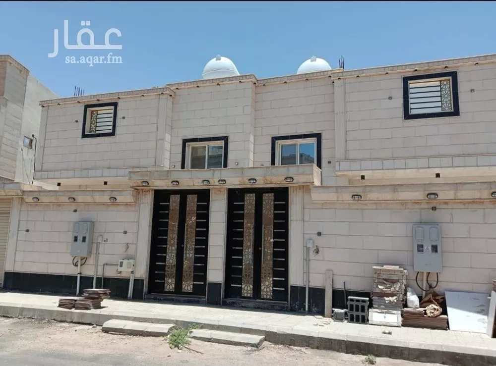 دور للبيع في شارع ميسرة بن حبيب, حي السلام, مدينة المدينه المنوره, منطقة المدينة المنورة 1 صورة