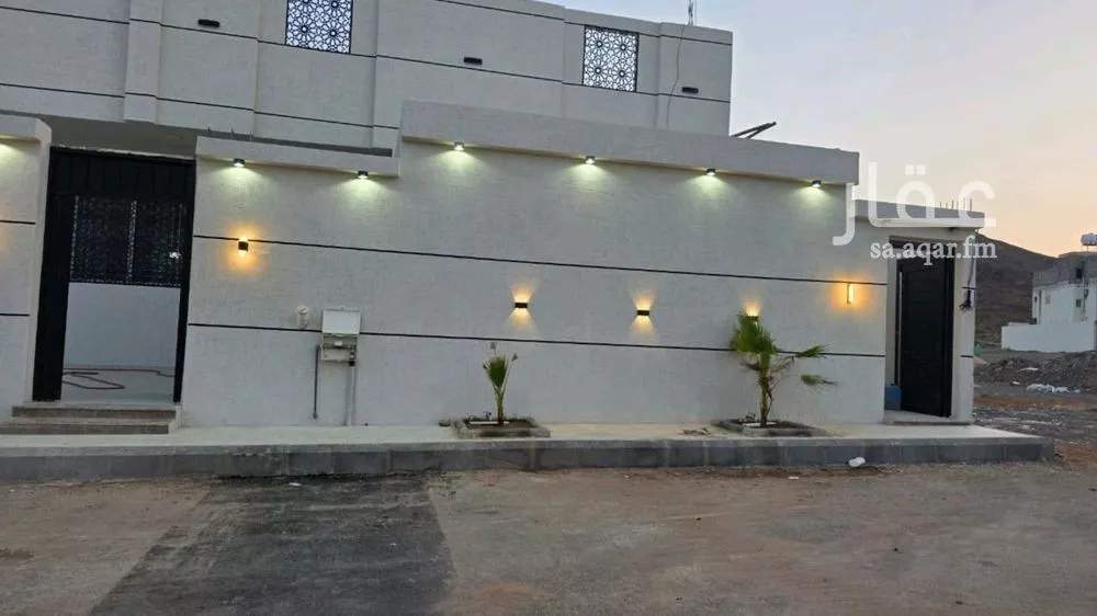 دور للبيع في شارع الحصين ابن الحارث القرشي, حي العزيزية, مدينة المدينة المنورة, منطقة المدينة المنورة 1 صورة