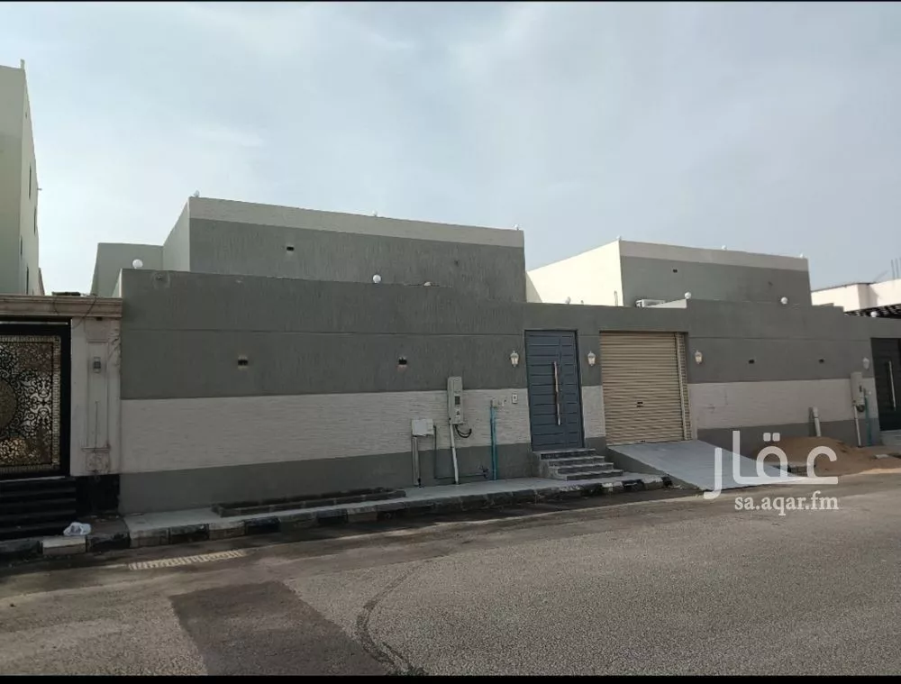 دور للبيع في شارع الحسن ابن الحنيفه, حي الاناهي, مدينة المدينة المنورة, منطقة المدينة المنورة 1 صورة