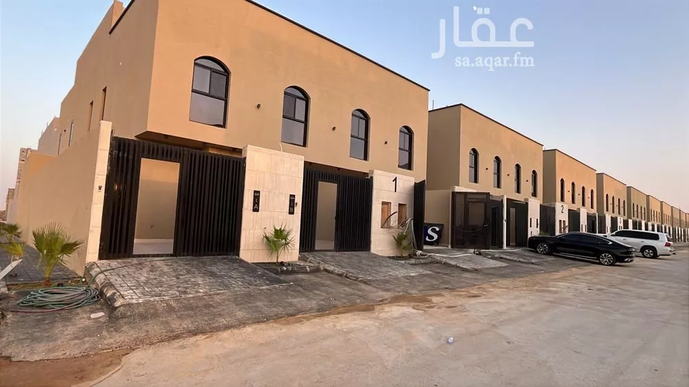 فيلا للبيع في شارع عبدالعزيز الربيعه, حي عكاظ, مدينة الرياض, منطقة الرياض 1 صورة