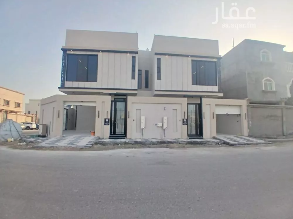 فيلا للبيع في شارع العطايف, حي الصواري, مدينة الخبر, المنطقة الشرقية 1 صورة