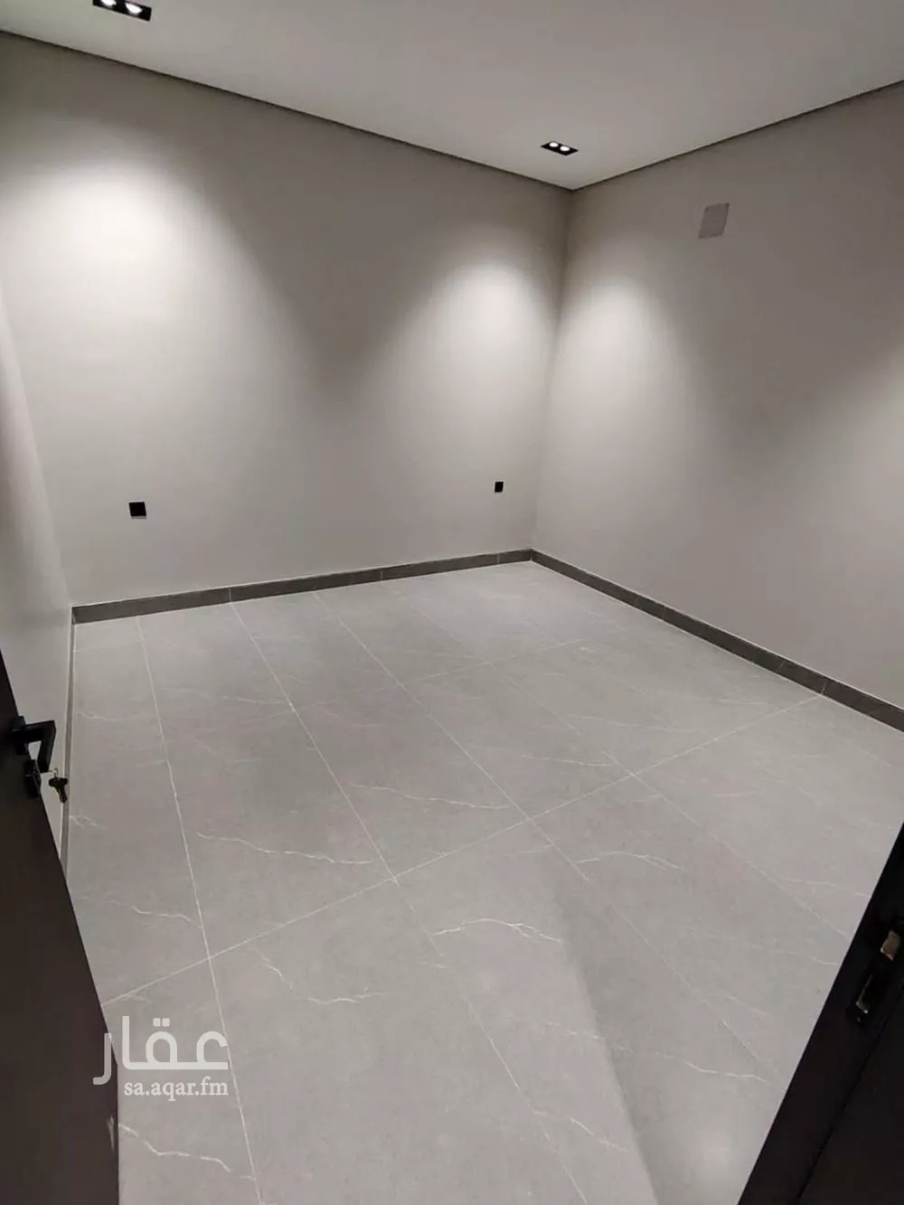 دور للبيع في شارع العينين, حي إشبيلية, مدينة الرياض, منطقة الرياض 1 صورة