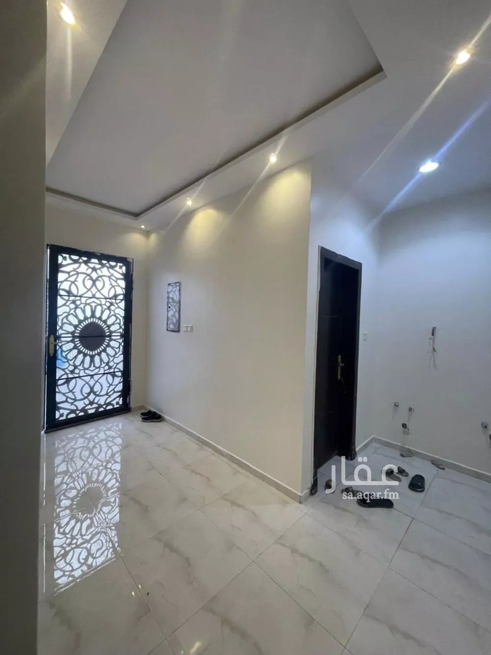 فيلا للبيع في شارع عبدالله الدارمي, حي عكاظ, مدينة الرياض, منطقة الرياض 1 صورة