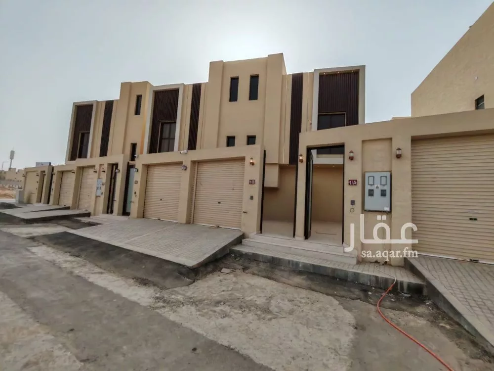 دور للبيع في شارع النمور, حي عكاظ, مدينة الرياض, منطقة الرياض 1 صورة