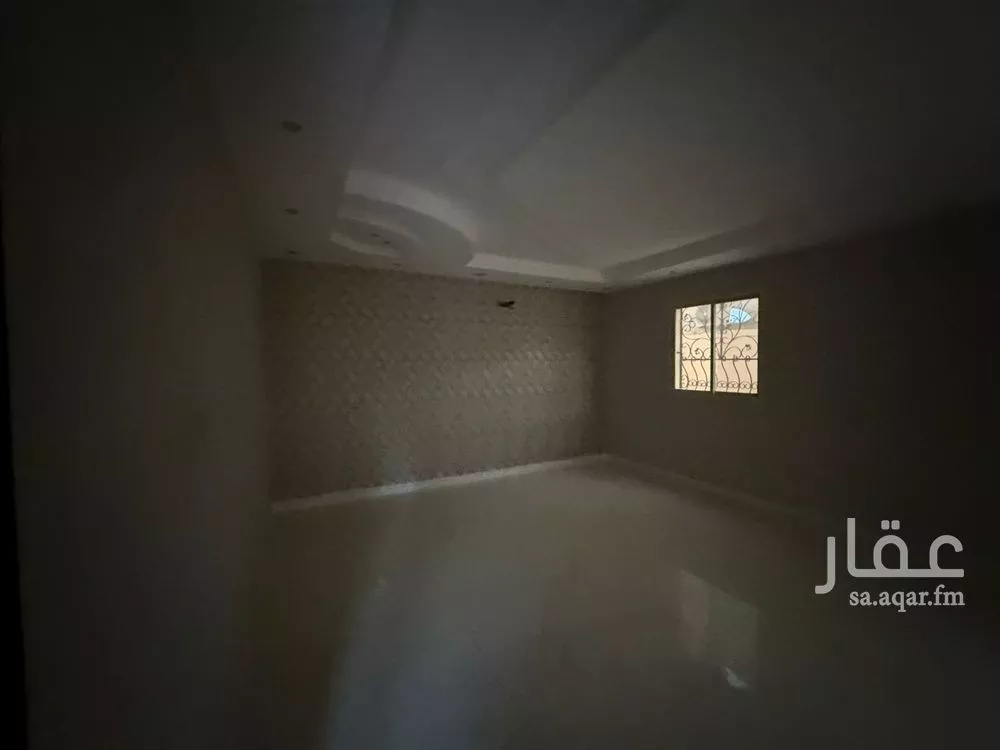 فيلا للبيع في شارع ابي القاسم الثمانيني, حي بدر, مدينة الرياض, منطقة الرياض 1 صورة
