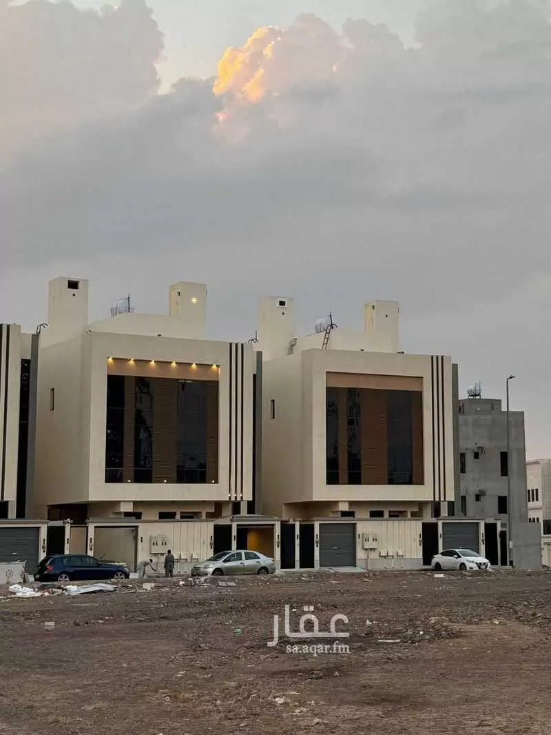 فيلا للبيع في شارع ابراهيم بن طهمان, حي شوران, مدينة المدينة المنورة, منطقة المدينة المنورة 1 صورة