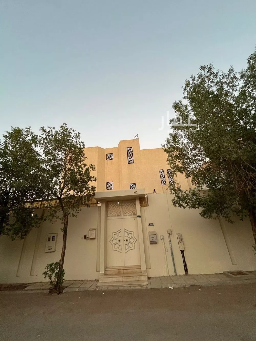 فيلا للبيع في شارع ابن الخصيب الدمشقي, حي العريجاء الأوسط, مدينة الرياض, منطقة الرياض 1 صورة