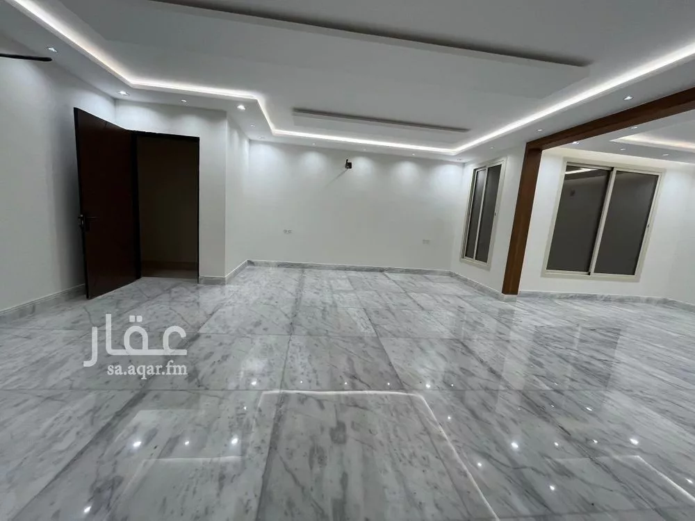 فيلا للبيع في شارع فرات بن حيان, حي سلطانة, مدينة الرياض, منطقة الرياض 1 صورة