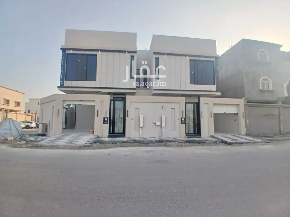 فيلا للبيع في شارع العطايف, حي الصواري, مدينة الخبر, المنطقة الشرقية 1 صورة