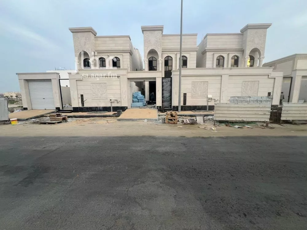 فيلا للبيع في شارع جبل شهلان, حي الصواري, مدينة الخبر, المنطقة الشرقية 1 صورة