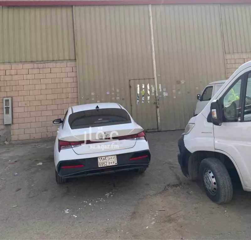 محل للبيع في شارع الحواجز, حي السلي, مدينة الرياض, منطقة الرياض 1 صورة