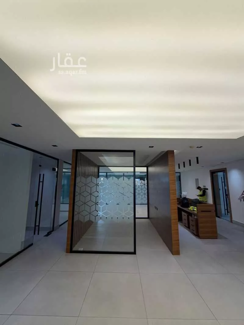 مكتب تجاري للإيجار في شارع الامير نايف بن عبدالعزيز, حي الملك فهد, مدينة الرياض, منطقة الرياض 1 صورة