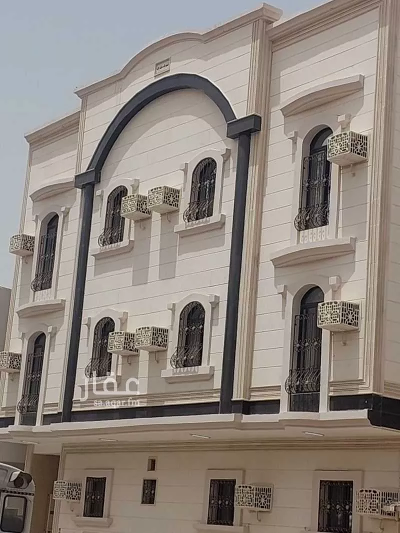 عمارة للبيع في شارع حائل, حي الثقبة, مدينة الخبر, المنطقة الشرقية 1 صورة