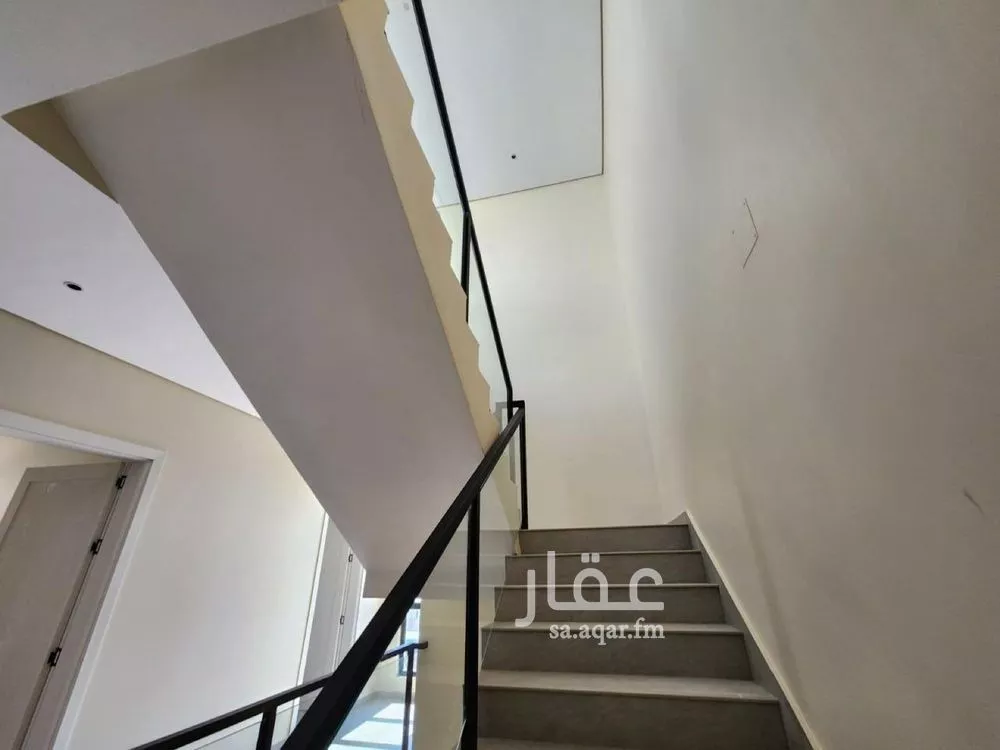 فيلا للإيجار في شارع عبيدالله الفقيه, حي الرمال, مدينة الرياض, منطقة الرياض 1 صورة