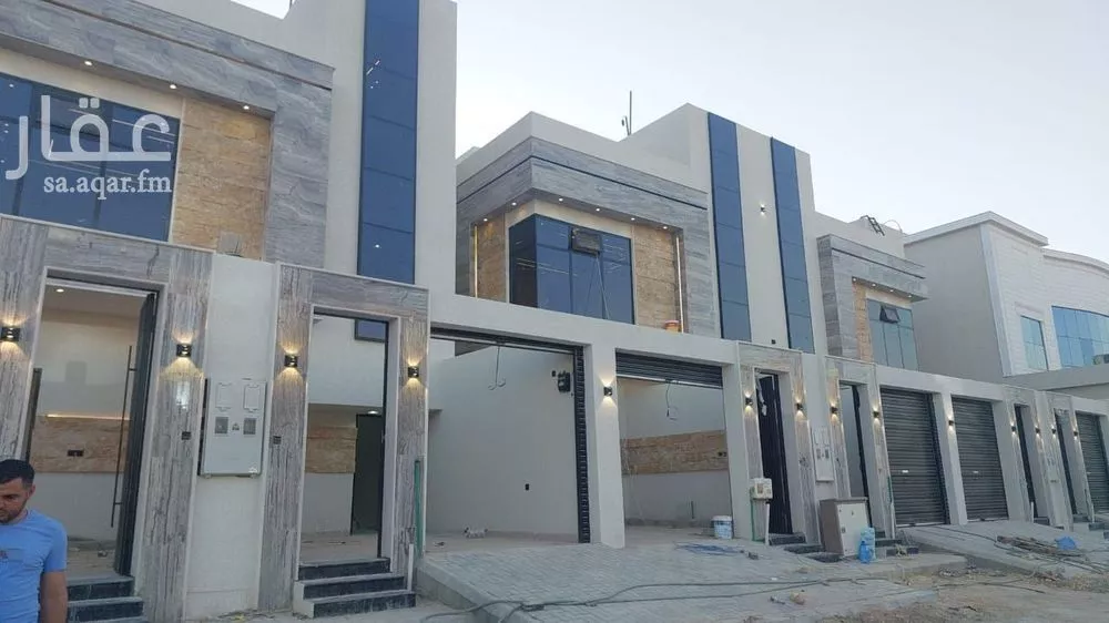 فيلا للبيع في شارع عائش بن الصامت بن دريد, حي العوالي, مدينة الرياض, منطقة الرياض 1 صورة