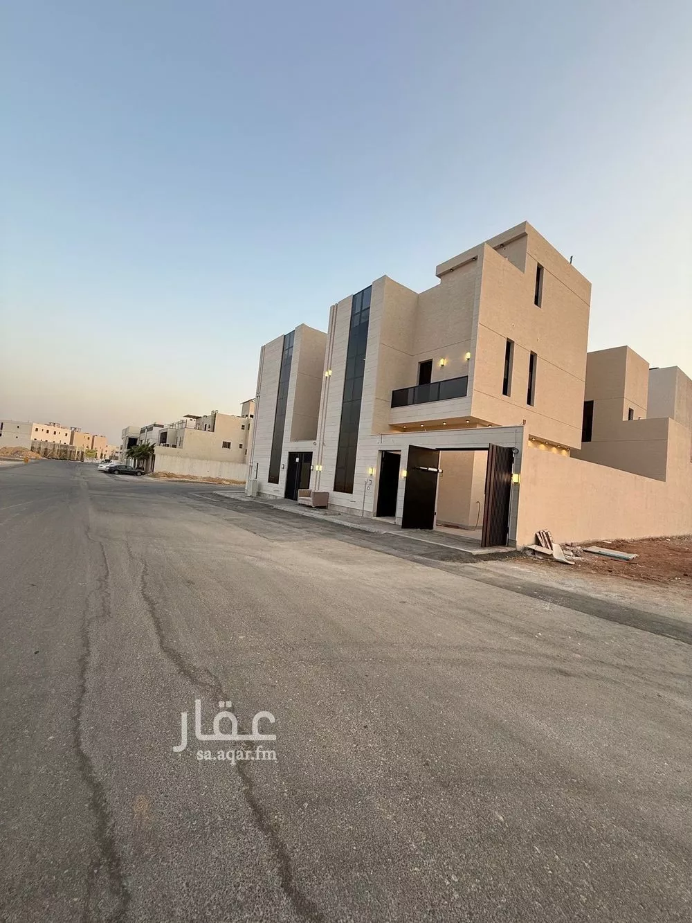 فيلا للبيع في شارع عبداللطيف بن المبارك, حي المهدية, مدينة الرياض, منطقة الرياض 1 صورة