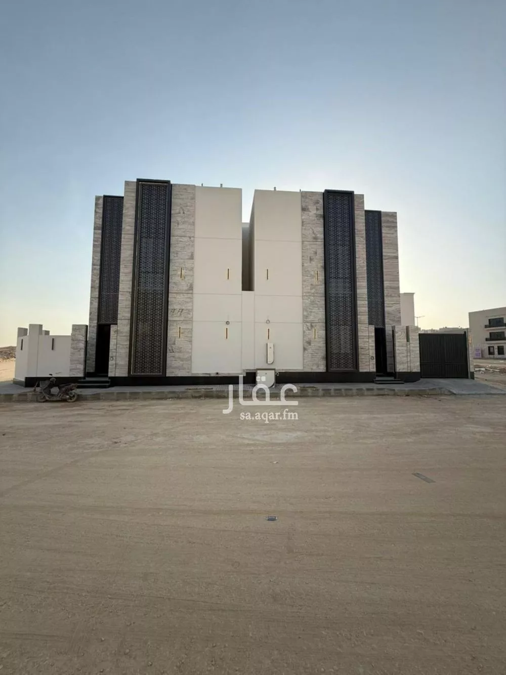 فيلا للبيع في شارع عفيف الدين الثقفي, حي المهدية, مدينة الرياض, منطقة الرياض 1 صورة