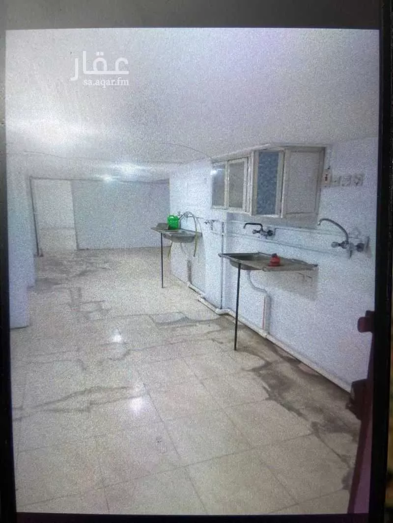 مستودع للإيجار في شارع البحتري, حي حضن قلوص, مدينة خميس مشيط, منطقة عسير 1 صورة