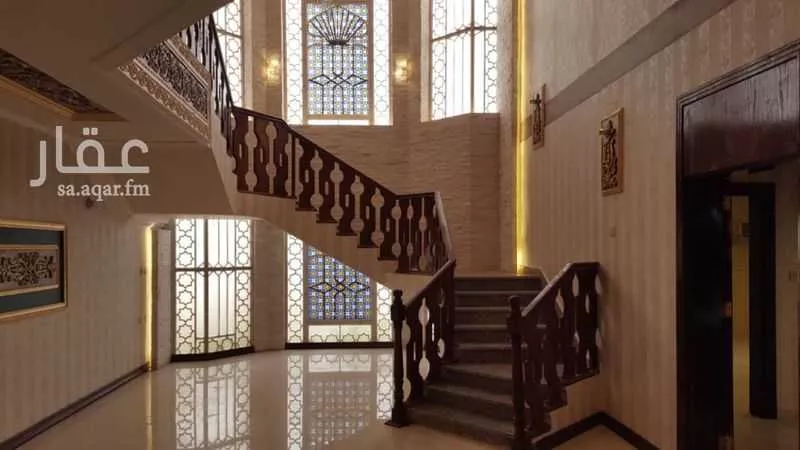 فيلا للبيع في شارع عمران ابن عيينة, حي الجامعة, مدينة المدينه المنوره, منطقة المدينة المنورة 1 صورة