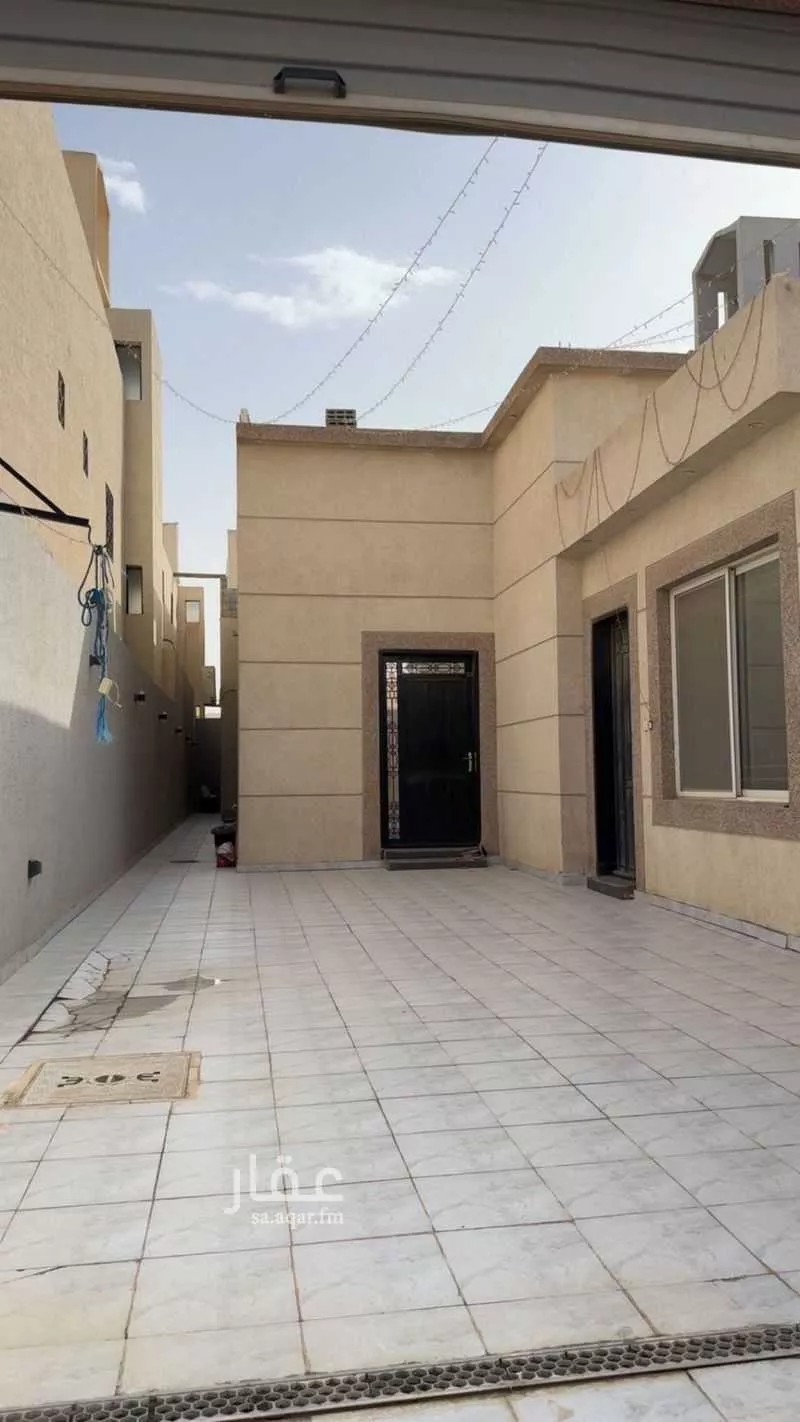 فيلا للبيع في شارع قيس بن الملوح, حي الرمال, مدينة الرياض, منطقة الرياض 1 صورة