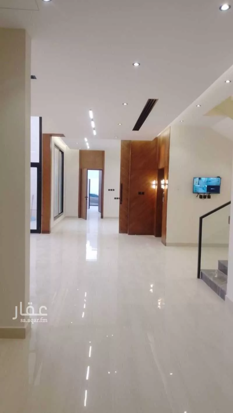 فيلا للبيع في شارع لطف بن سعد السميني, حي المهدية, مدينة الرياض, منطقة الرياض 1 صورة