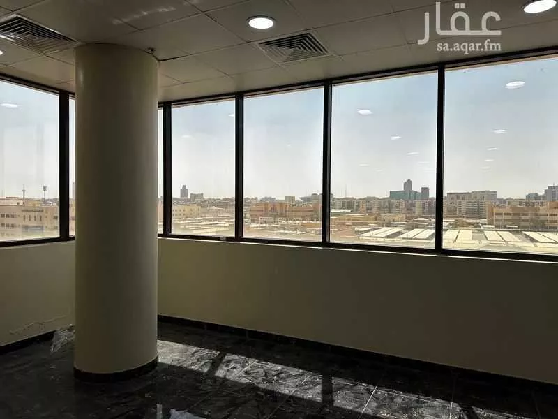 مكتب تجاري للإيجار في شارع طريق الملك عبدالعزيز, حي الضباط, مدينة الرياض, منطقة الرياض 1 صورة