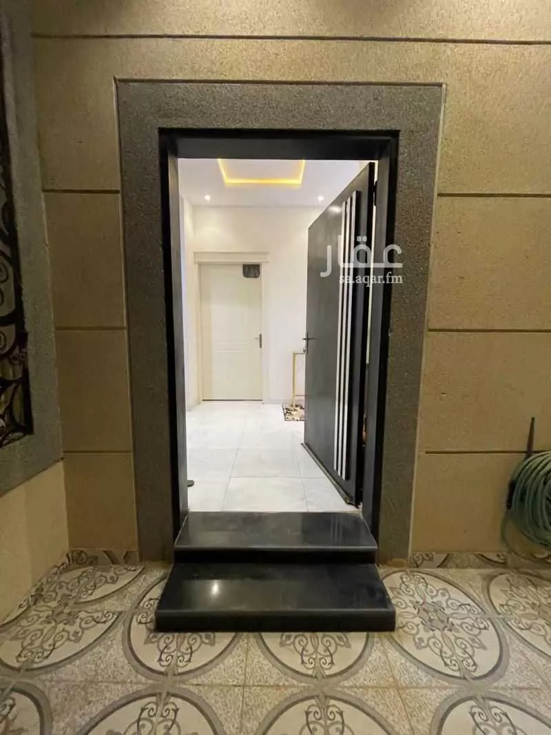 فيلا للإيجار في شارع أحمد الطيبي, حي بدر, مدينة الرياض, منطقة الرياض 1 صورة