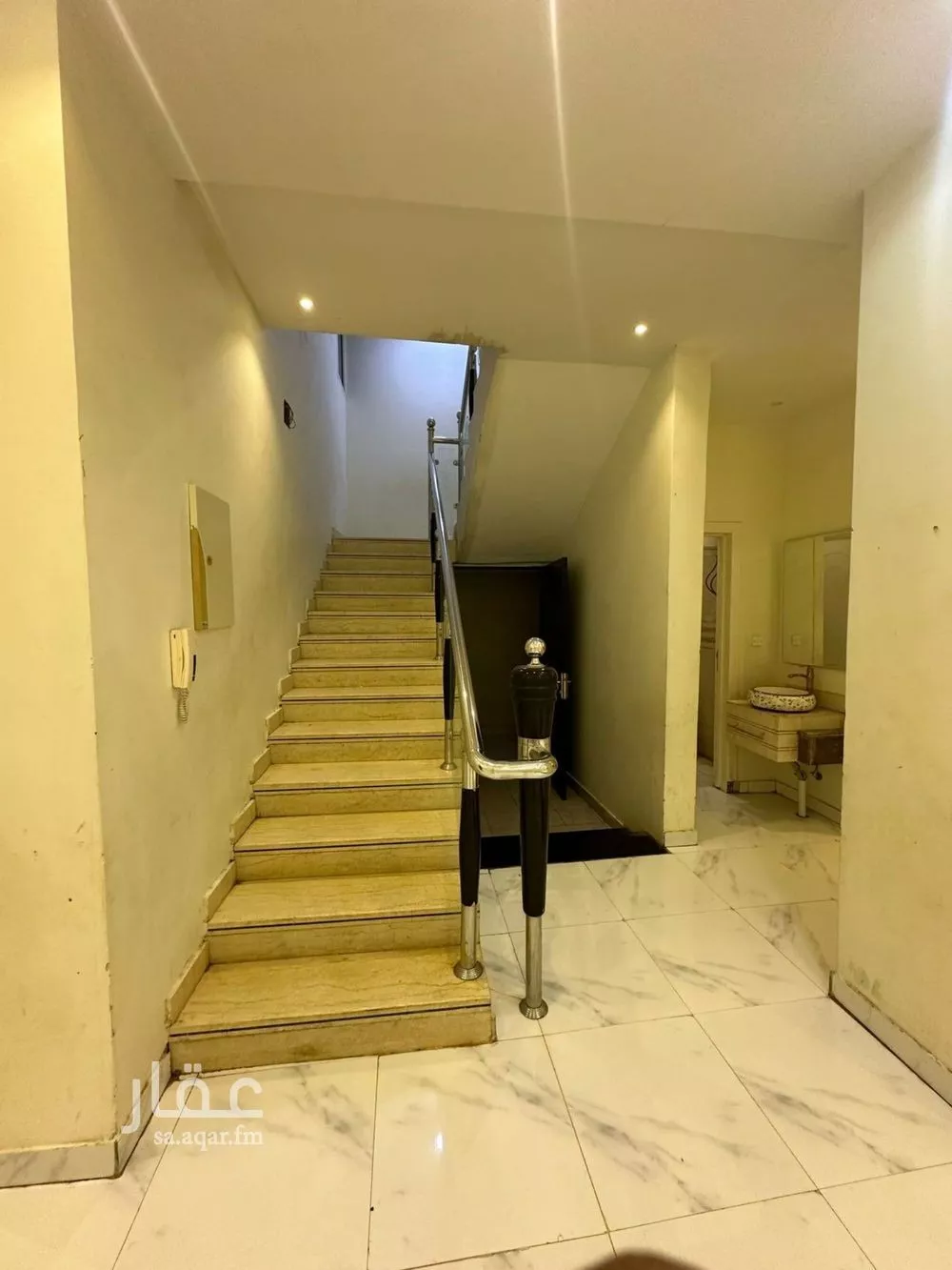 فيلا للإيجار في شارع حرملة بن المنذر الكندي, حي بدر, مدينة الرياض, منطقة الرياض 1 صورة