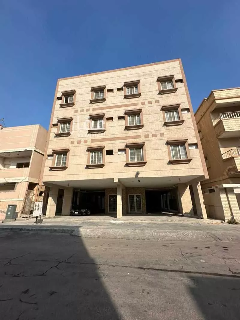 عمارة للبيع في شارع السادس عشر, حي العقربية, مدينة الخبر, المنطقة الشرقية 1 صورة