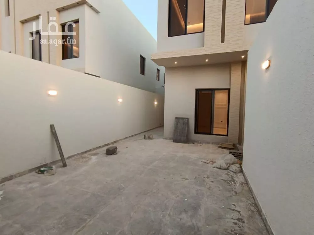دور للبيع في شارع عوانة بن الحكم, حي عكاظ, مدينة الرياض, منطقة الرياض 1 صورة