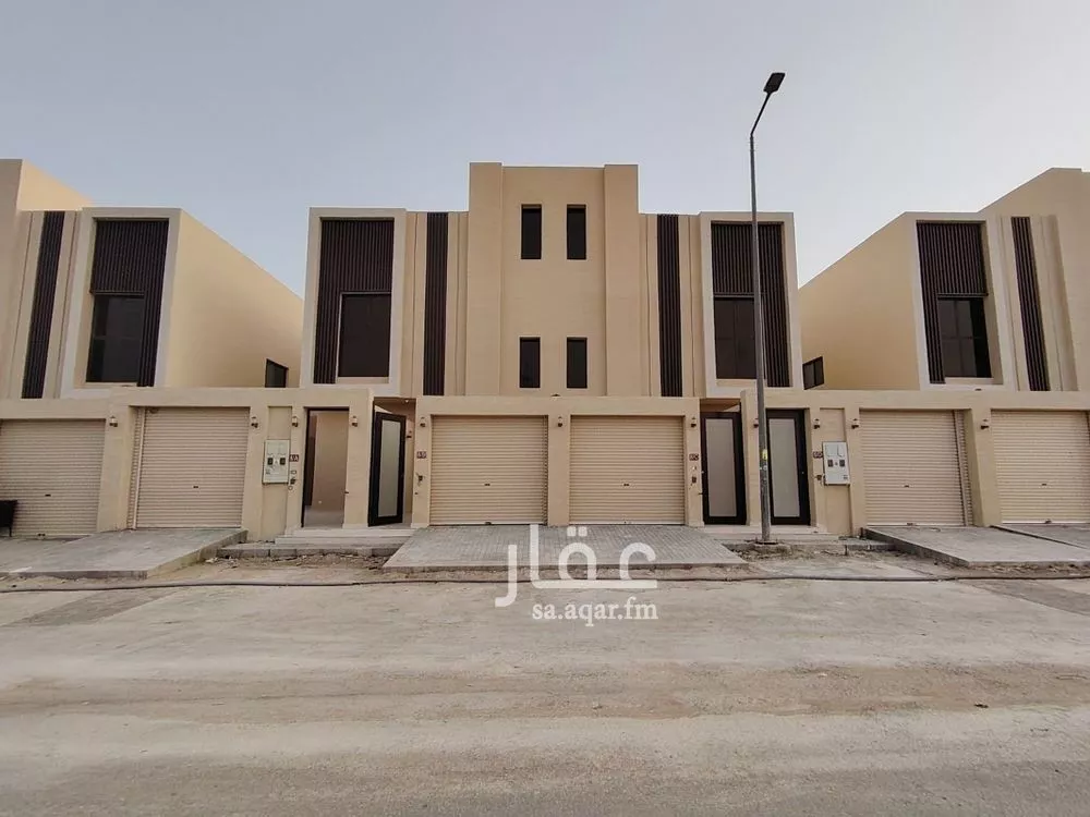 دور للبيع في شارع عبدالله بن أبي البركات, حي عكاظ, مدينة الرياض, منطقة الرياض 1 صورة