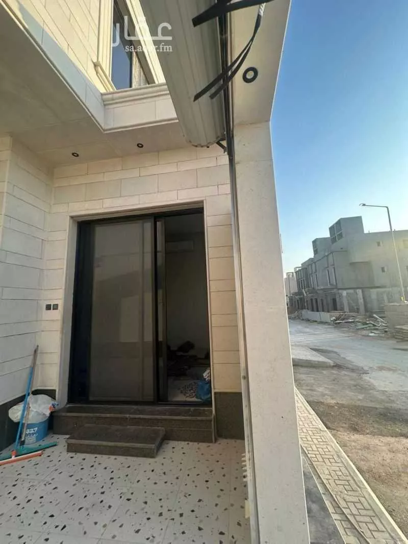 دور للبيع في شارع بوابه الشرق, حي الجنادرية, مدينة الرياض, منطقة الرياض 1 صورة