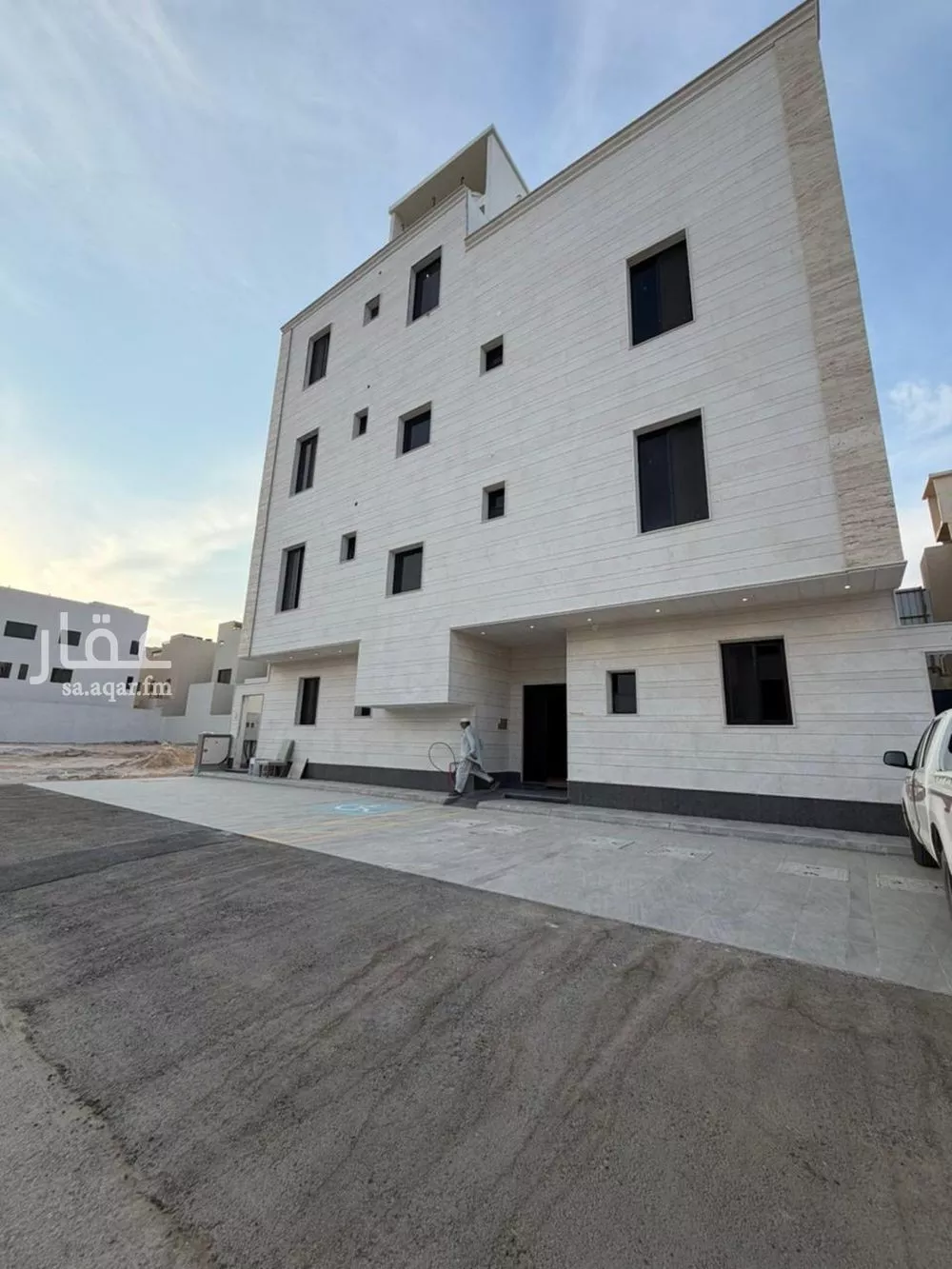 عمارة للبيع في شارع أبي عروة, حي المهدية, مدينة الرياض, منطقة الرياض 1 صورة