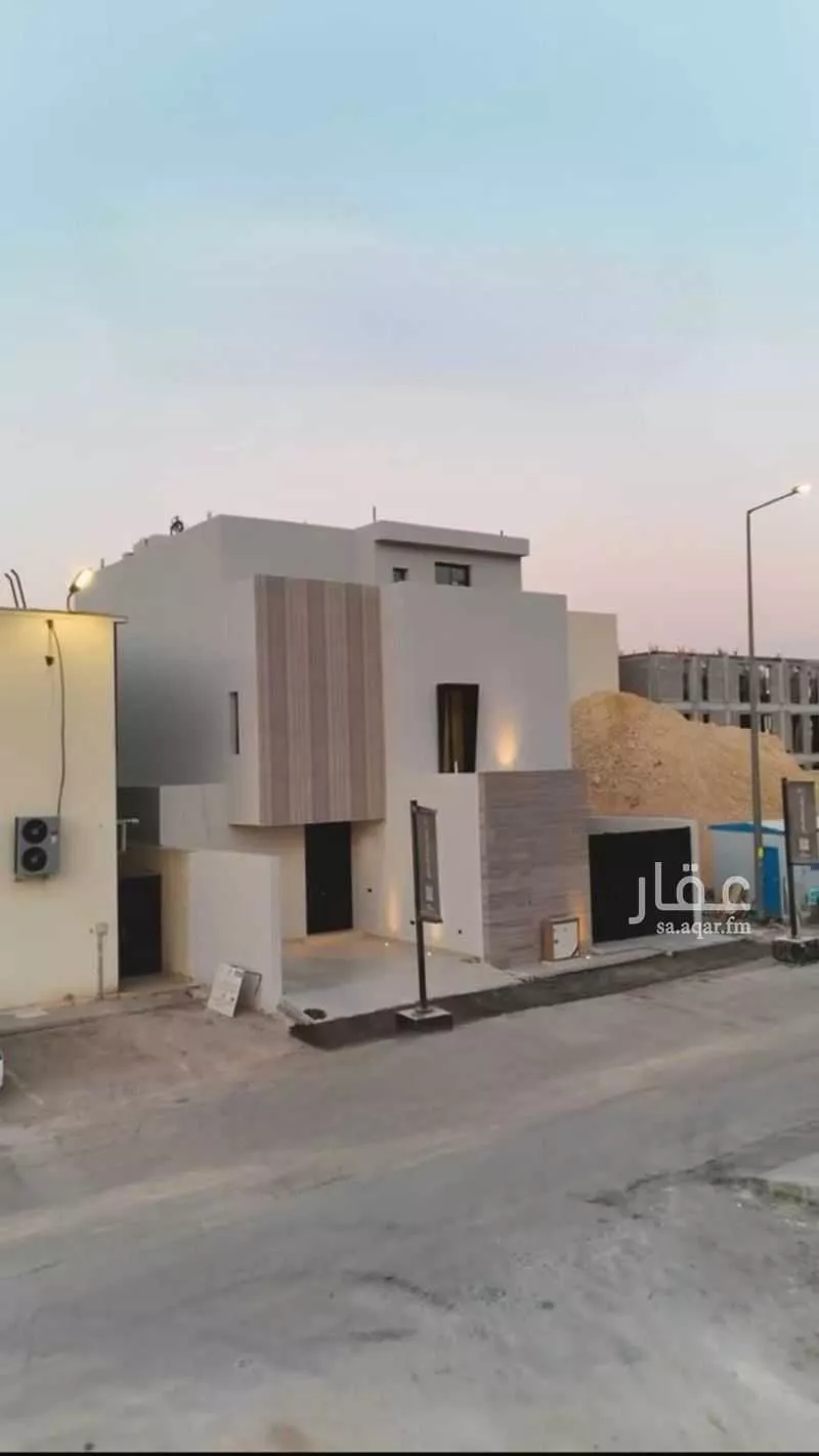دور للبيع في شارع الأمير خالد بن بندر بن عبدالعزيز ، حي العارض ، الرياض ، منطقة الرياض 1 صورة