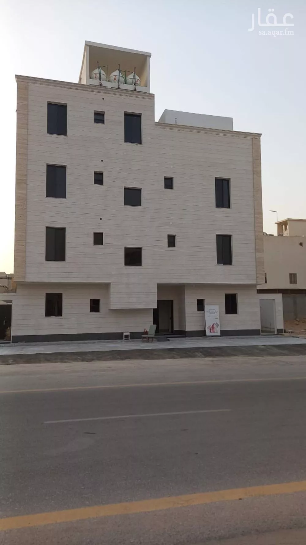 عمارة للبيع في شارع أبي عروة, حي المهدية, مدينة الرياض, منطقة الرياض 1 صورة